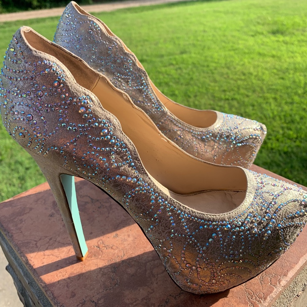 💕Betsey Johnson platform pumps💕